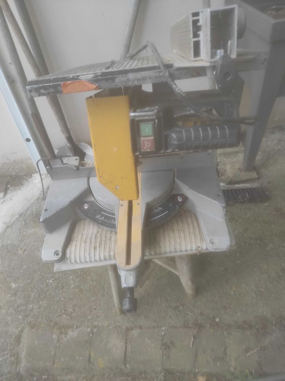 scie &agrave; onglet Bricolage