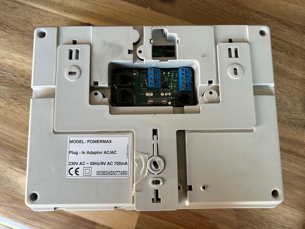 Alarme Powermax + 4 d&eacute;tecteurs de pr&eacute;sence et ouverture port Bricolage