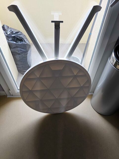 table ronde avec deux chaises 60 Morhange (57)