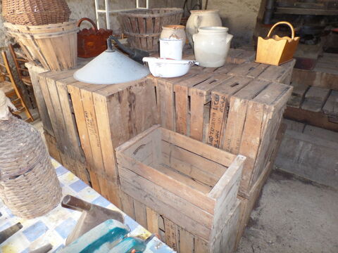 caisses a pommes  150 Roussillon (38)