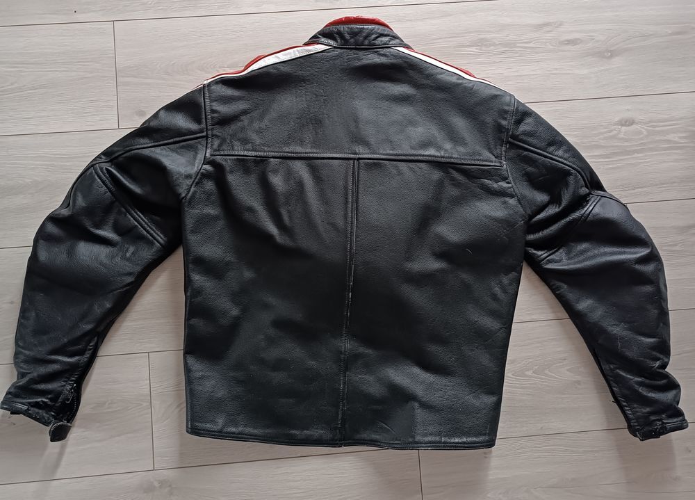 blouson moto en cuir, marque Shark. Vêtements