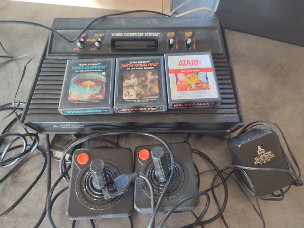 VINTAGE Console ATARI 2600
Consoles et jeux vidéos