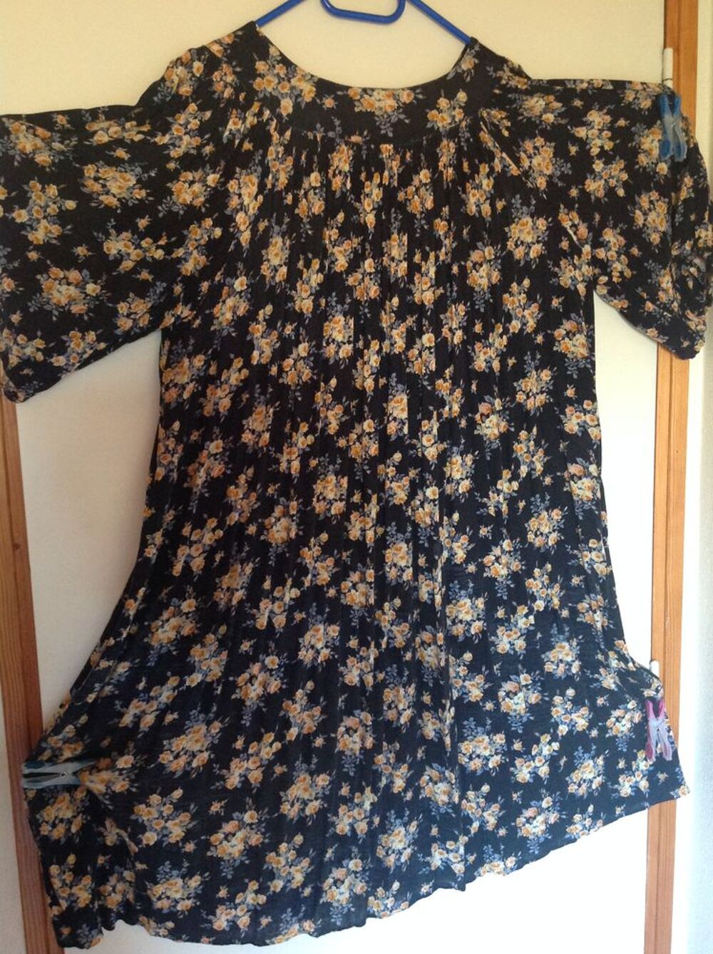 ROBE NOIRE &Agrave; ROSES JAUNE ORANG&Eacute;E GRANDE TAILLE Envoi possibl Vêtements