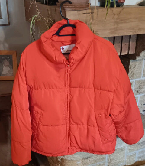 Veste doudoune quasiment neuve
15 Pia (66)
