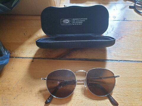  Paire de Lunettes de soleil, style ray ban, monture dore 10 Mouxy (73)