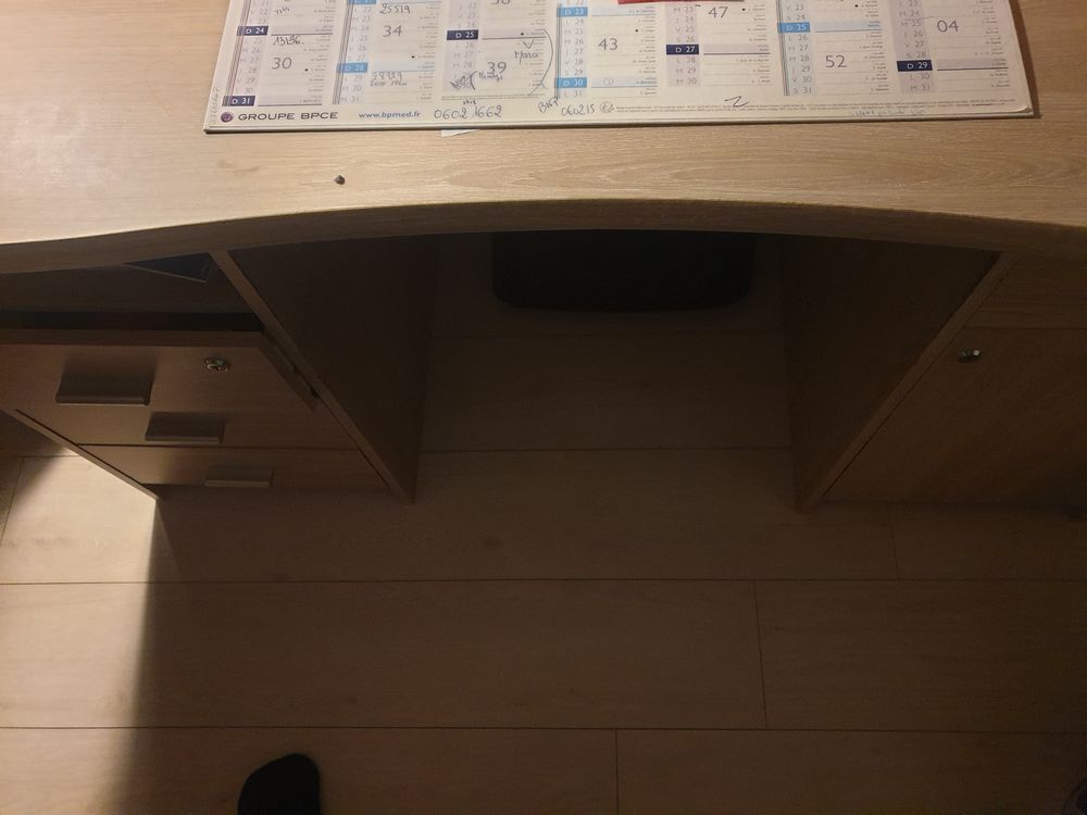Bureau tr&egrave;s propre Meubles