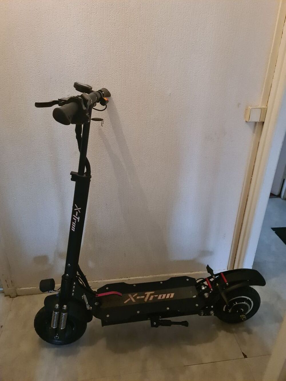 Trottinette &eacute;lectrique Vélos