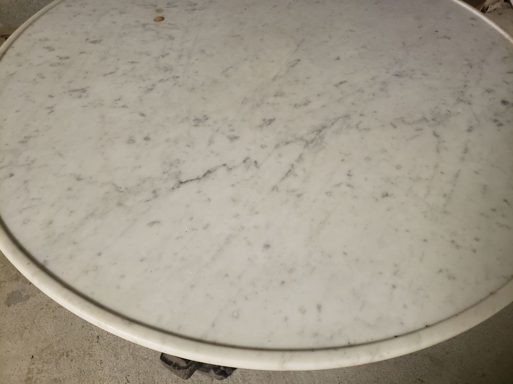 Table ronde pied en bois et dessus marbre Meubles