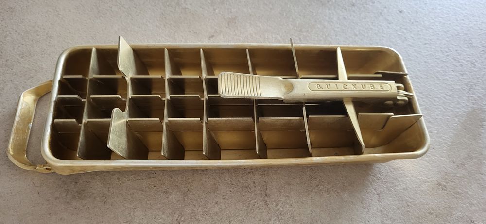 BAC A GLACONS QUICKCUBE MARQUE FRIGIDAIRE ANNEES 50/60 (185) Electroménager