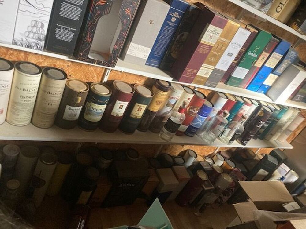Bo&icirc;tes de whisky vides (200 environ) 