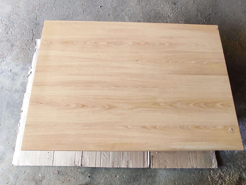 Table basse moderne en bois et pieds en m&eacute;tal Meubles