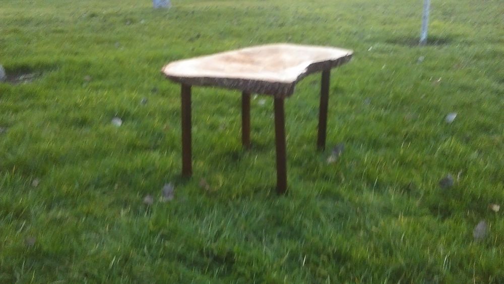 Table rustique et tabourets rustiques Décoration