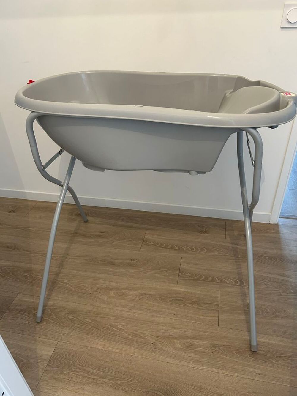 Baignoire b&eacute;b&eacute; OKBABY avec support m&eacute;tal Puriculture