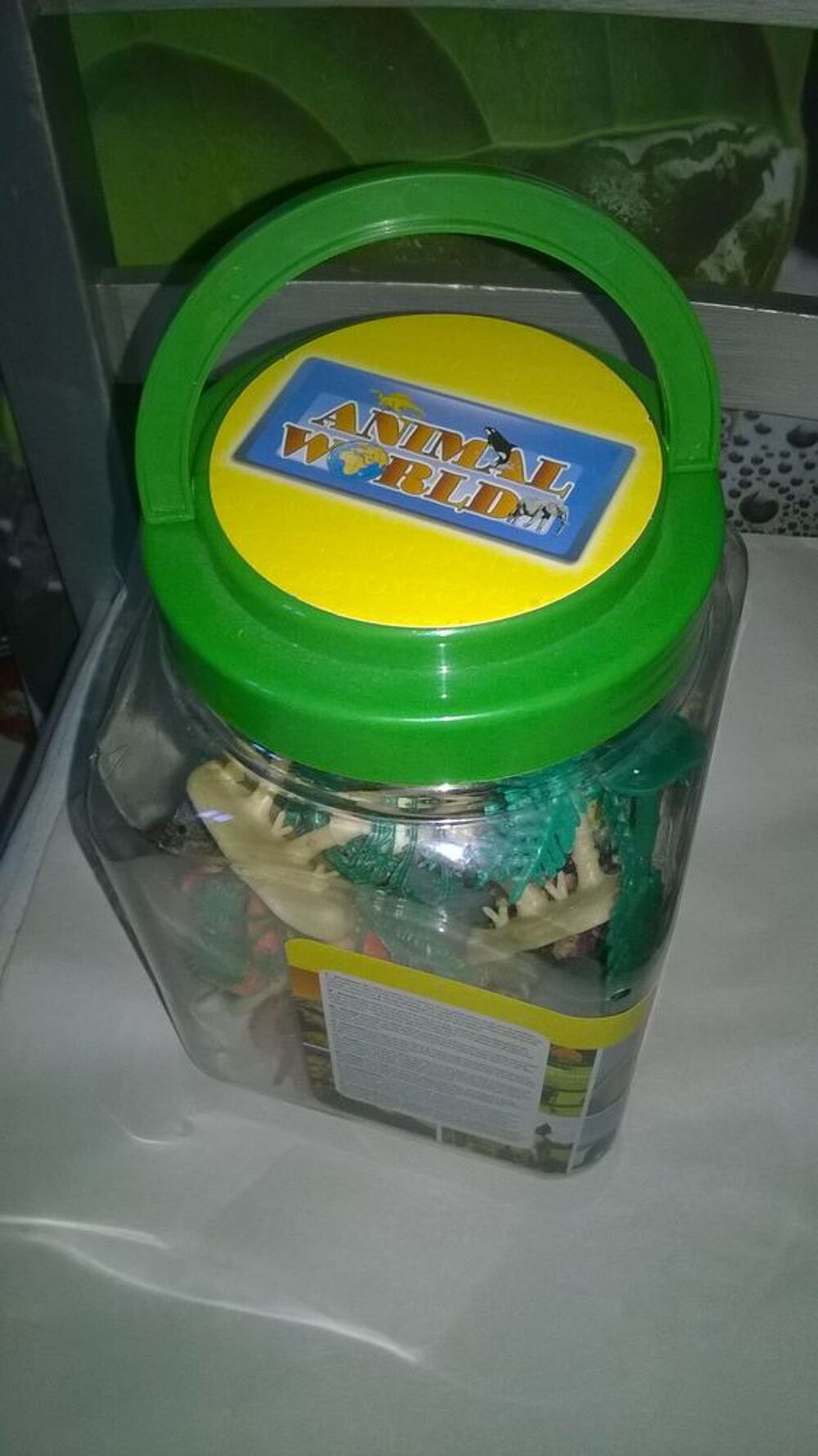Jouet ANIMAL WORLD
33 Dinosaures et autres
Excellent etat
Jeux / jouets