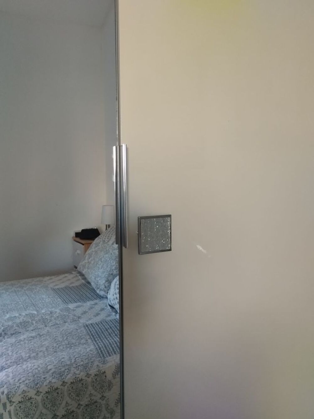 Grande armoire dressing Altea. Marque Alin&eacute;a .
Bien &eacute;quip&eacute;e. Meubles