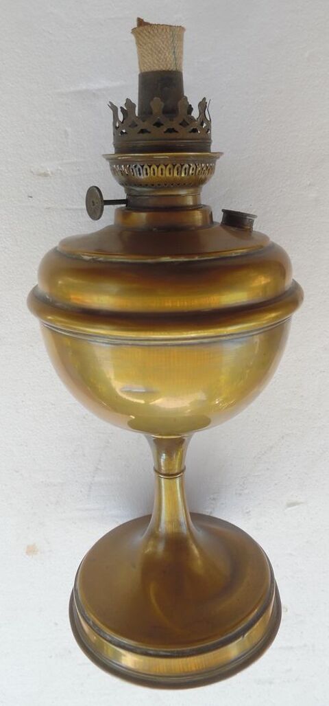 Lampe à pétrole en laiton ans 50 Hauteur 58 cm avec le verre 20 Castries (34)