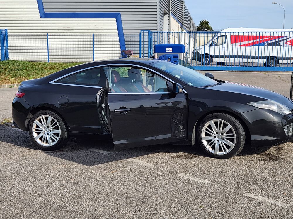 Laguna III Coup&eacute; Laguna Coup&eacute; 2.0 dCi 180 FAP GT 2008 occasion 60120 Breteuil