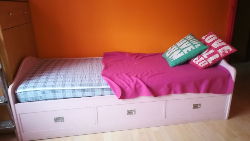 Lit une personne Meubles