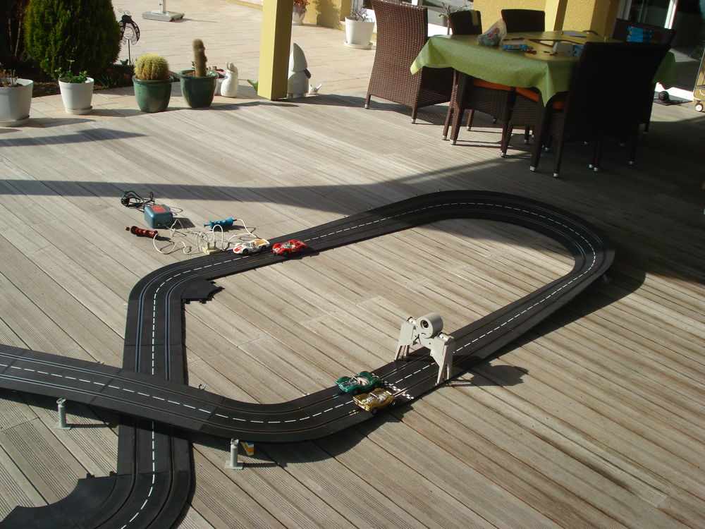 circuit voitures &eacute;lectriques &eacute;chelle 1/24 Jeux / jouets