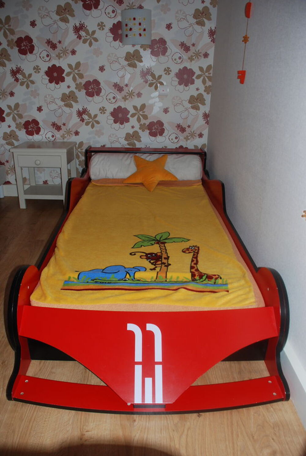 lit enfant voiture ferrarri Meubles