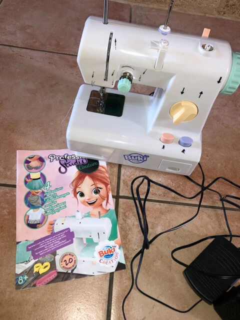 Machine  coudre enfant en tbe  45 euros
45 Montral (32)
