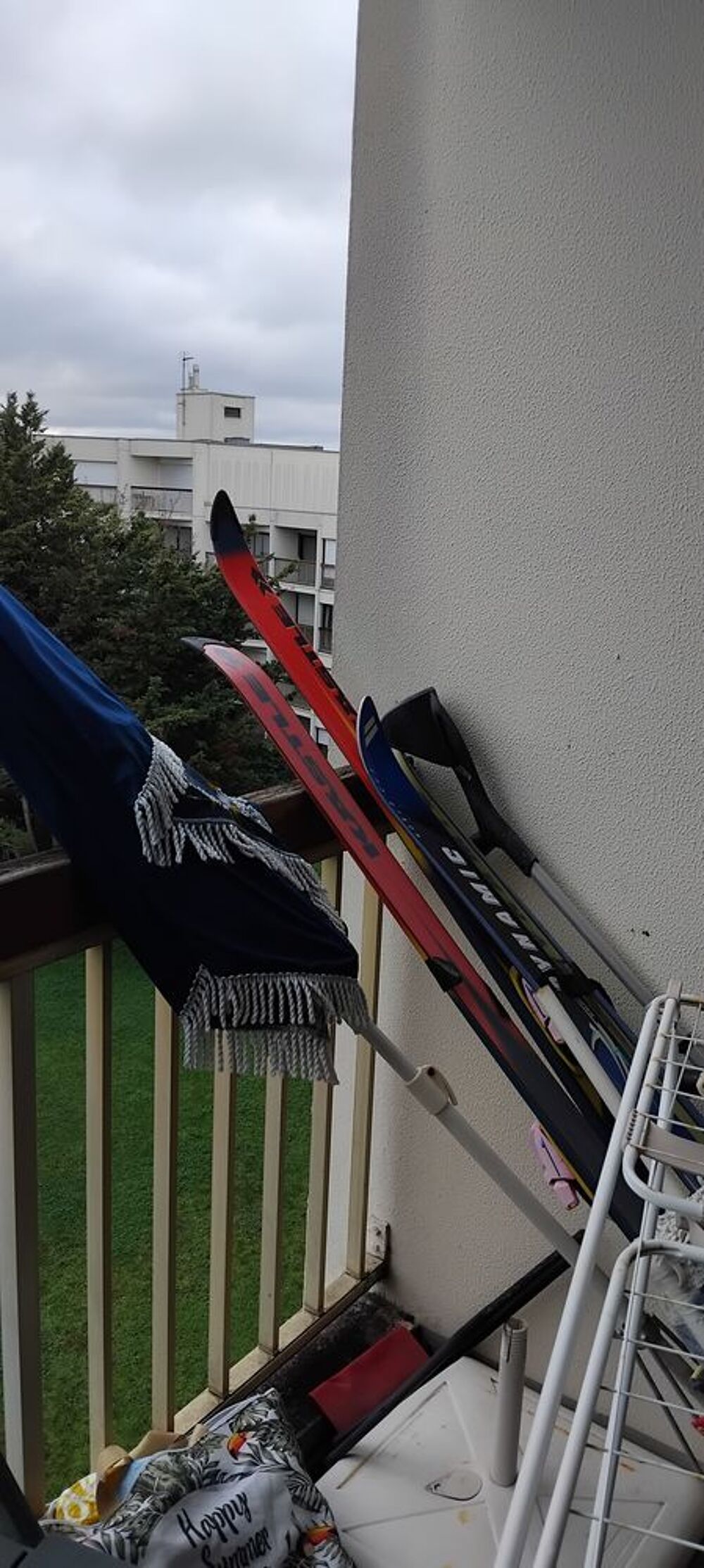 2 paires de skis hommes et femmes Sports