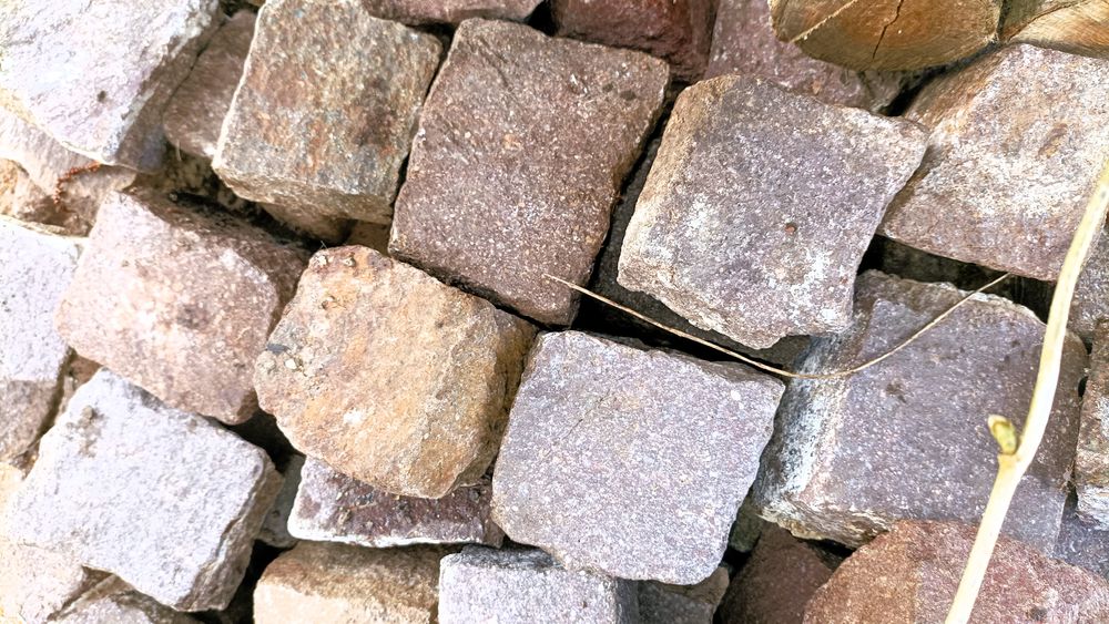 20 M2 Paves granit panache gris rouge amenagement jardin bri Jardin