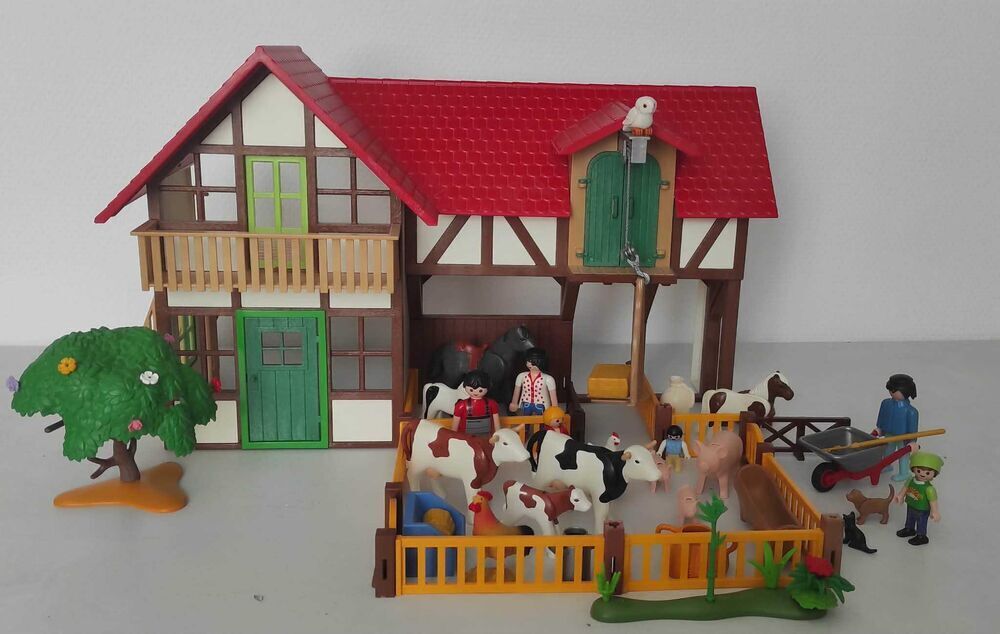 Playmobil Grande Ferme r&eacute;f: 6120 avec enclos modulable. Jeux / jouets