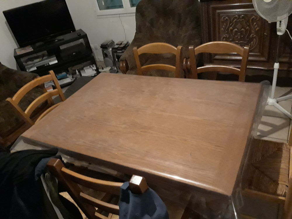TABLES 5 CHAISES Meubles