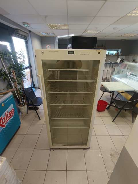 Frigo vitr&eacute; cannette 100 83550 Vidauban