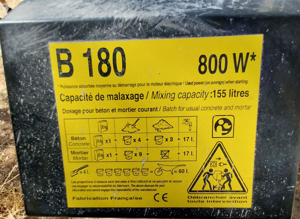 B&eacute;tonni&egrave;re &eacute;lectrique jaune Bricolage