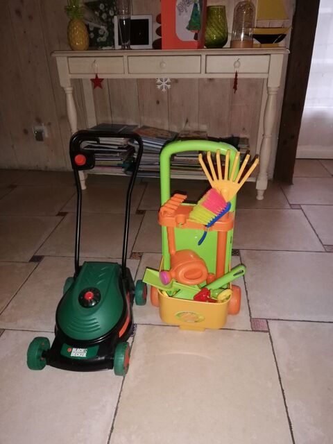 Ustensiles jardinage et tondeuse avec son. 40 Les Bordes (36)