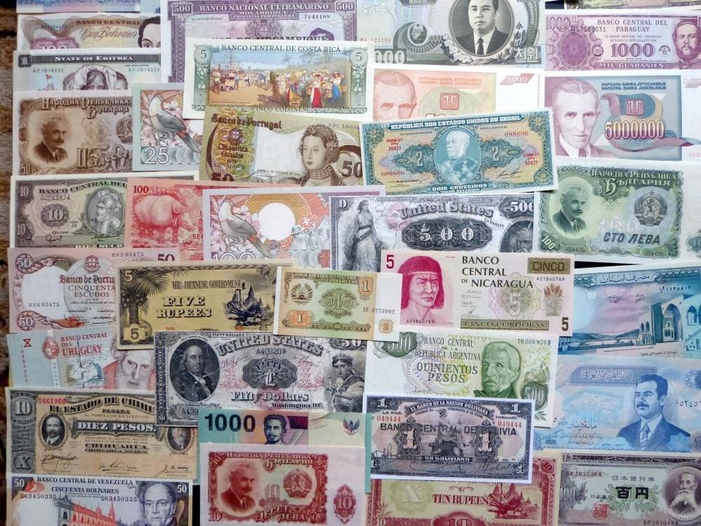 lot de + 700 billets banque du monde 