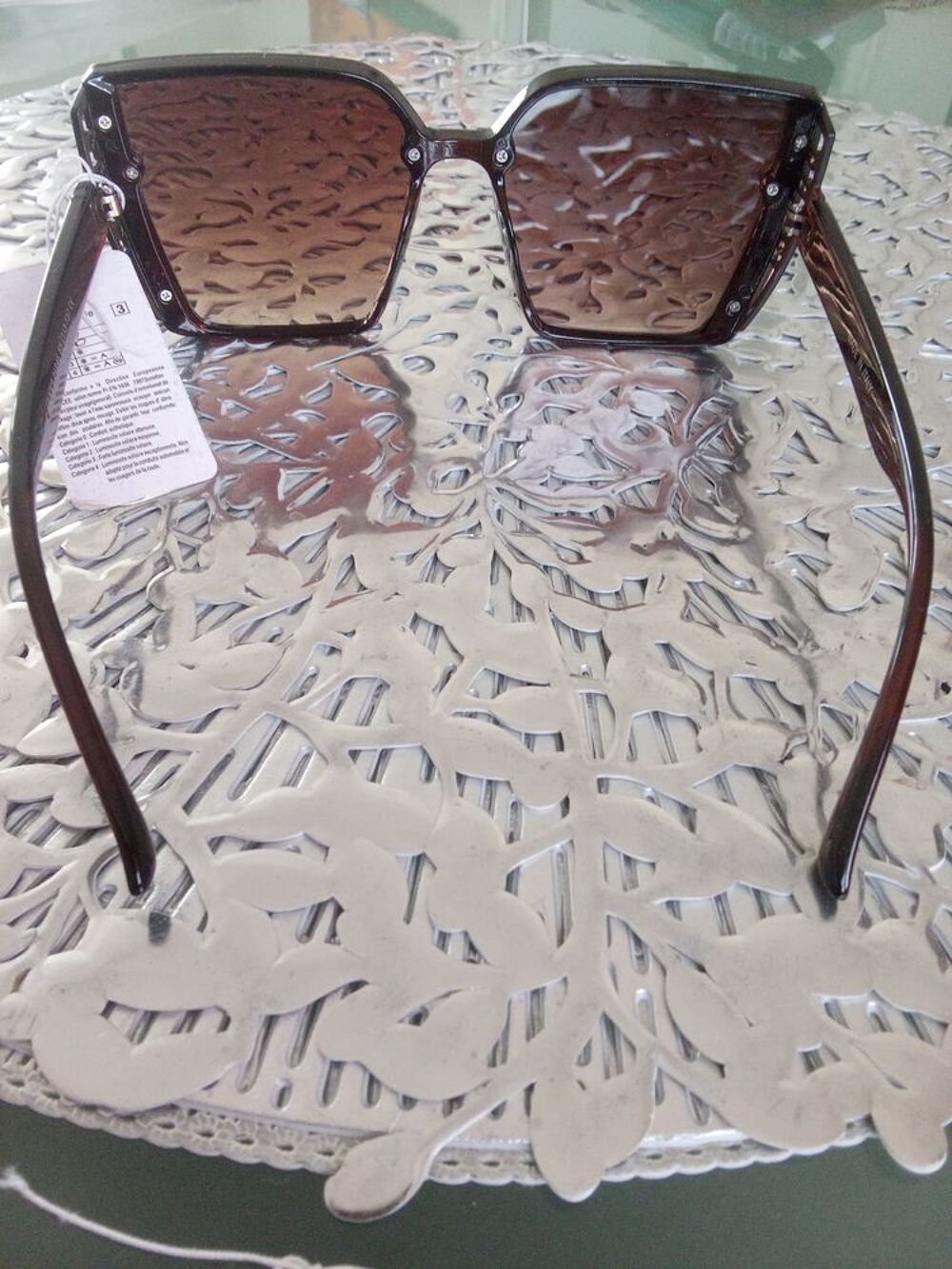 Lunette de soleil "Gucci" Marron clair. Bijoux et montres