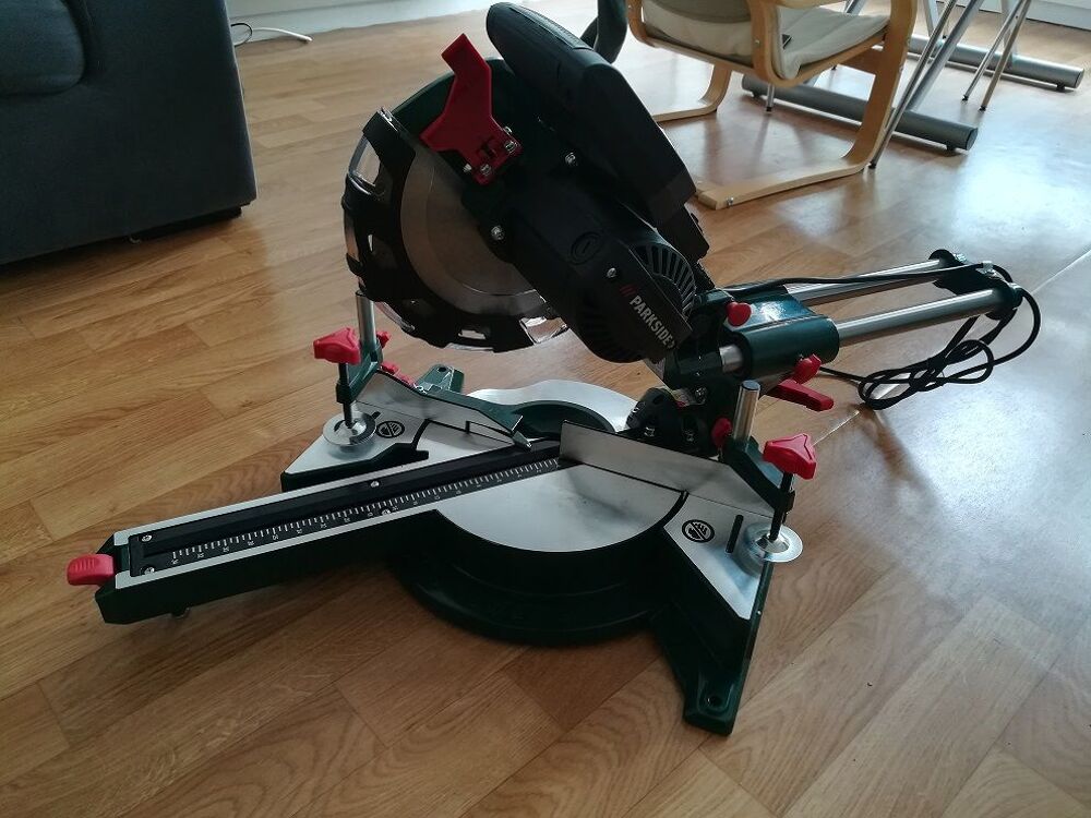 Scie &agrave; onglet Radiale / Livraison Bricolage