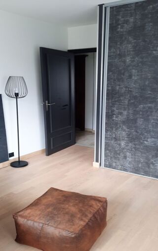  Appartement à louer 3 pièces 76 m²