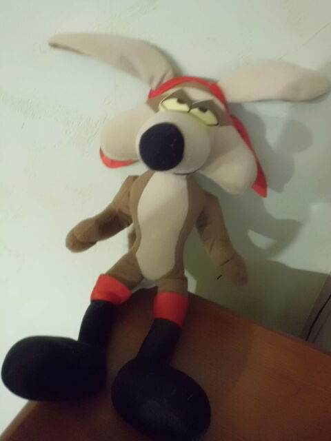 peluche bip bip le coyotte famosa 19 Oignies (62)