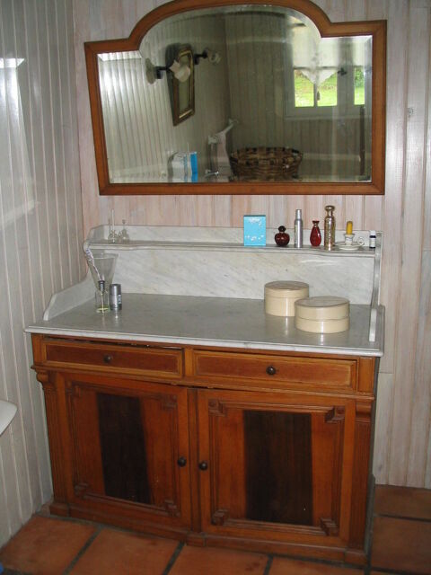 MEUBLE DE TOILETTE AVEC MIROIR
350 Pau (64)