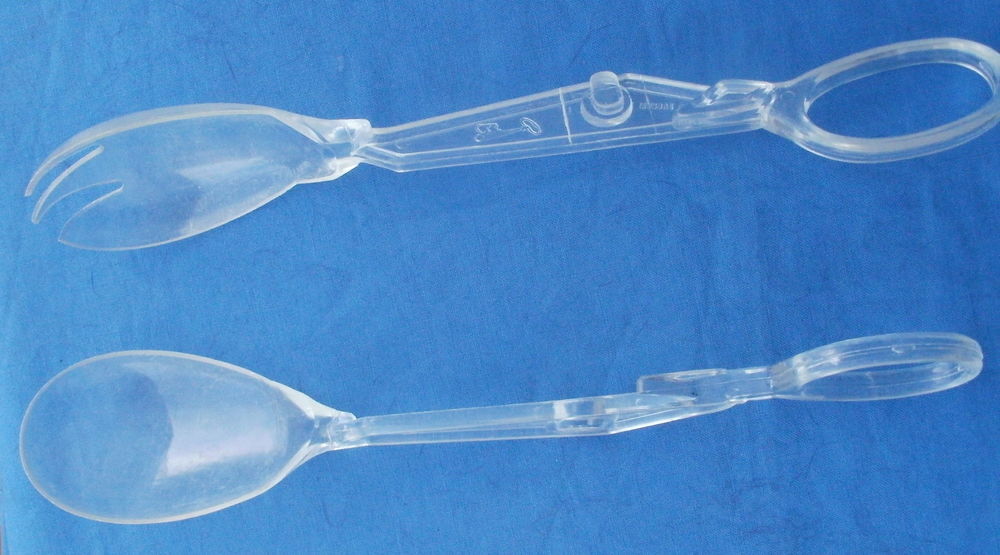 Couverts, Pince &agrave; salade en plastique - vintage Cuisine
