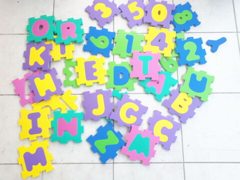 Tapis puzzle de 32 lettres et chiffres en mousse 4 Montigny-Lencoup (77)