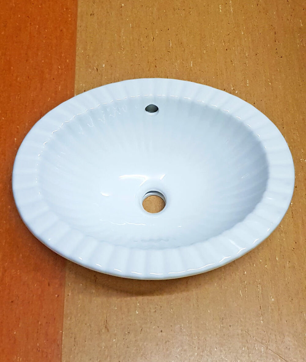1 Vasque c&eacute;ramique cannel&eacute;e blanche. Bricolage