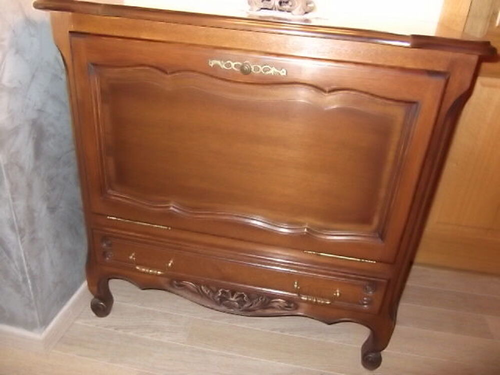 MEUBLE BAR EN CHENE
L 0.80* P0.42*H0.82 Meubles