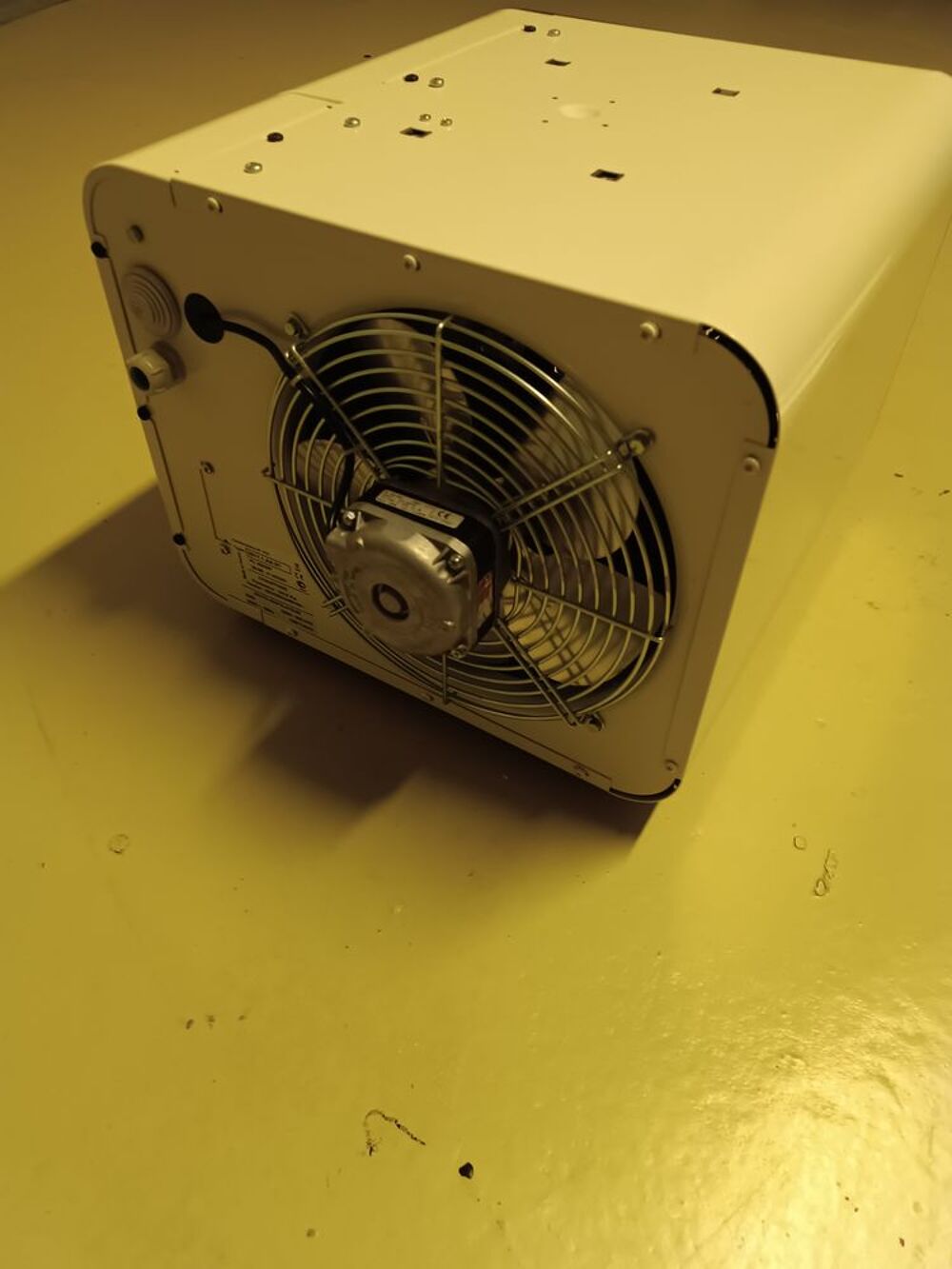 Chauffage Noirot 3500 w. A&eacute;rotherme &agrave; fixer en hauteur Bricolage