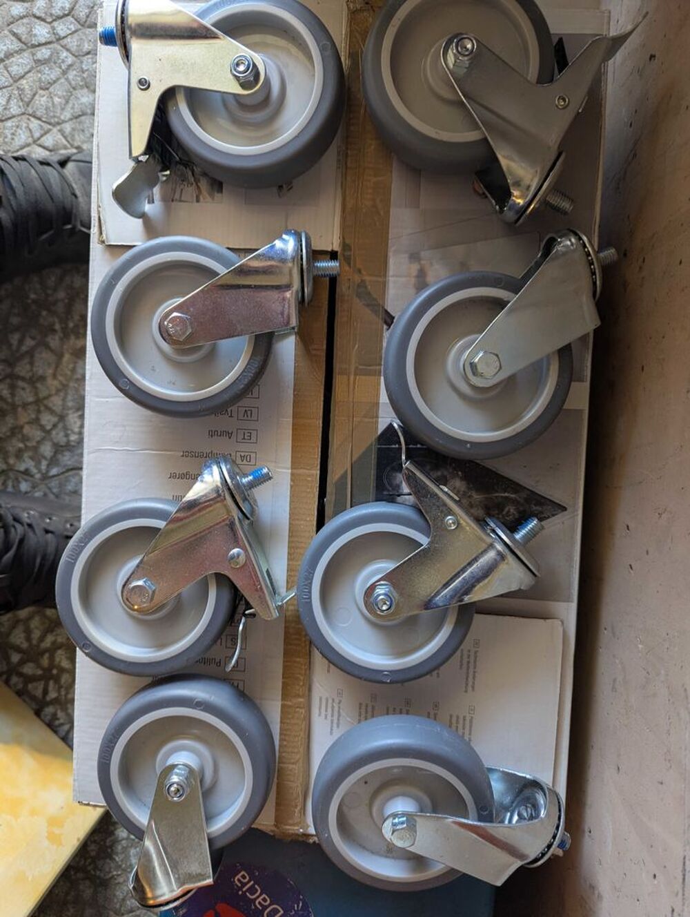 Roue pivotante &agrave; tige filet&eacute;e Bricolage