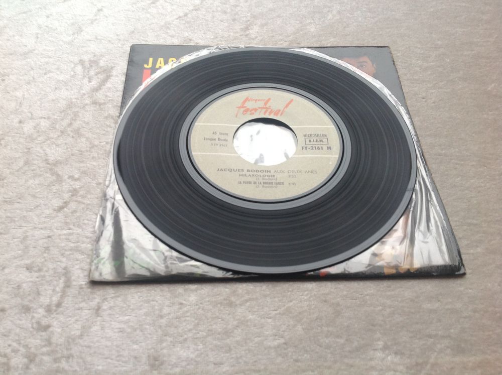 JACQUES BODOIN AU DEUX &Acirc;NES 45 TOURS Envoi Possible
CD et vinyles