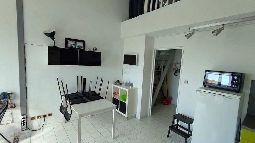 Vente Appartement LE CAP D'AGDE : LES FALAISES: Situ� dans une rue en impasse, 100m de la plage de la Grande Conque, Appartement de 2 pi�ces principale + mezzanine haute. Le cap d agde
