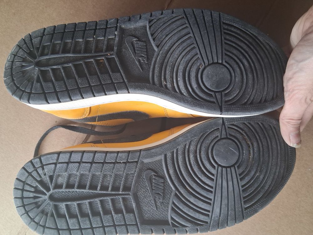 
Baskets Nike Air Jordan 1 Low ? University Gold / Navy Sports