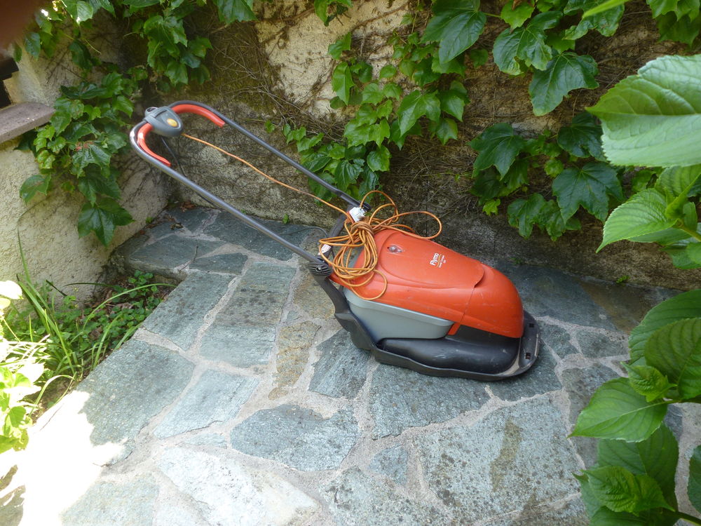 Tondeuse &eacute;lectrique FLYMO HOVER COMPACT 330 Jardin