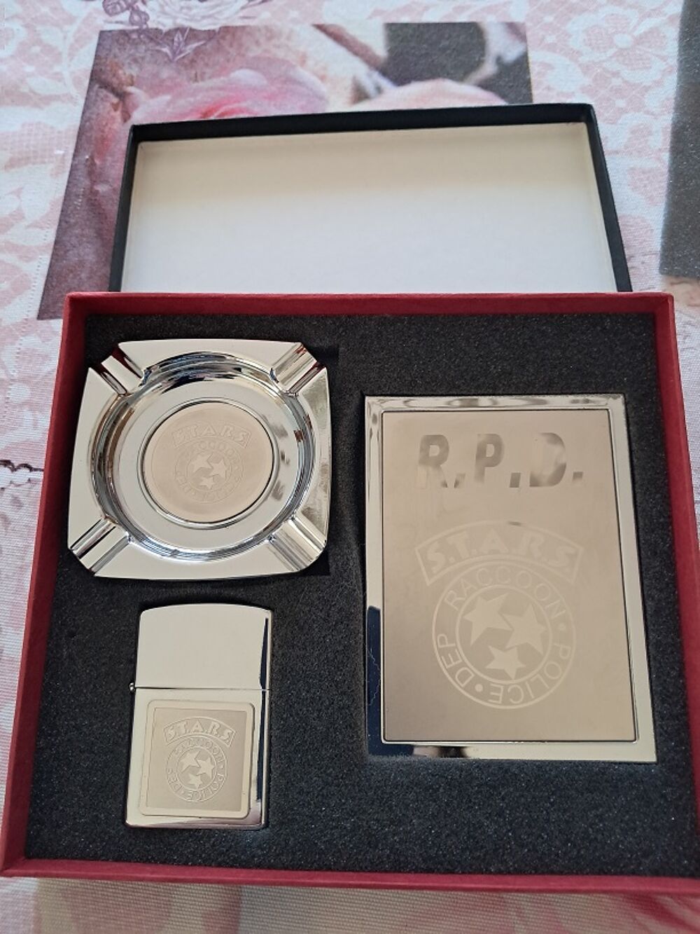 Coffret fumeur Resident evil Racoon city RPD goodies jeu vid 