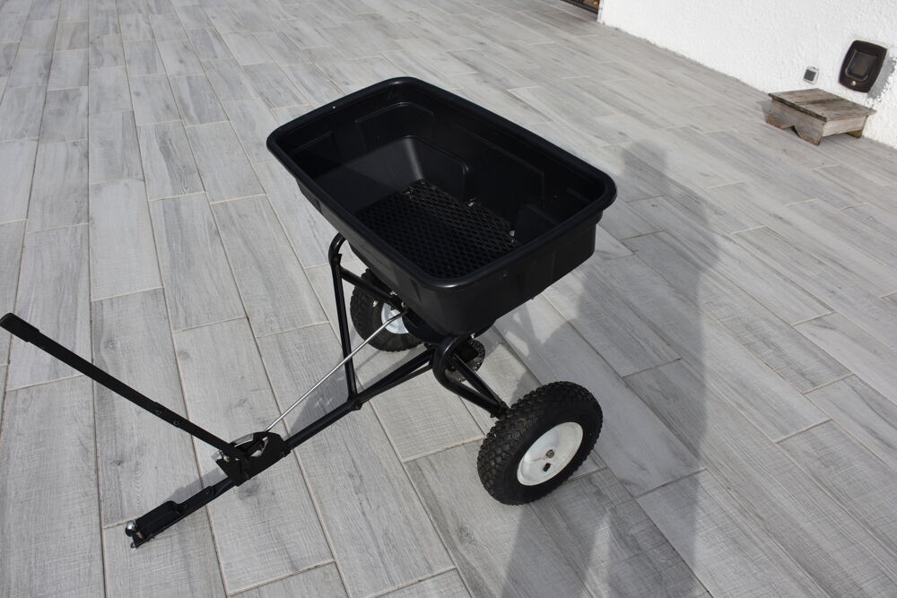 Semeuse &eacute;pandeuse automatique Jardin